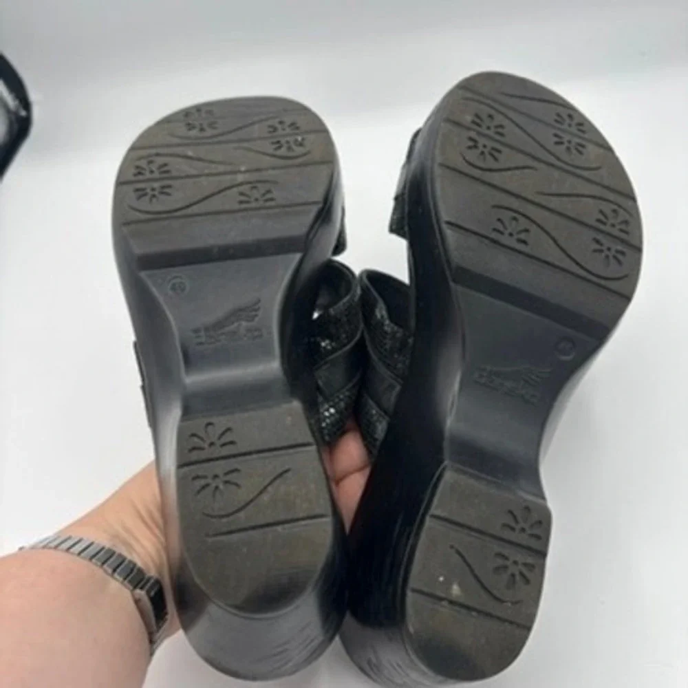 Dansko Wedge‎ Sandals Womens Sz 40 Black Leather Buckle Comfort Shoes